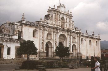 Antigua - Parque Central - la cattedrale