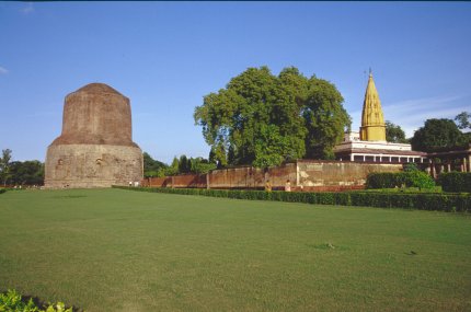 Sarnath - Stupa di Damekh e tempio giainista
