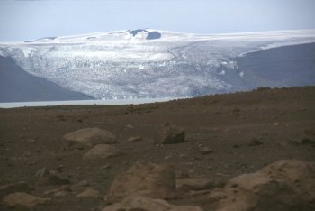 Il lago Hvtarvatn e il ghiacciaio Langjokull